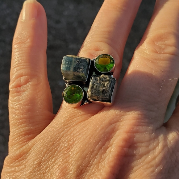 New Rough Kyanite & Peridot 925 Silver Ring. - Picture 14 of 16